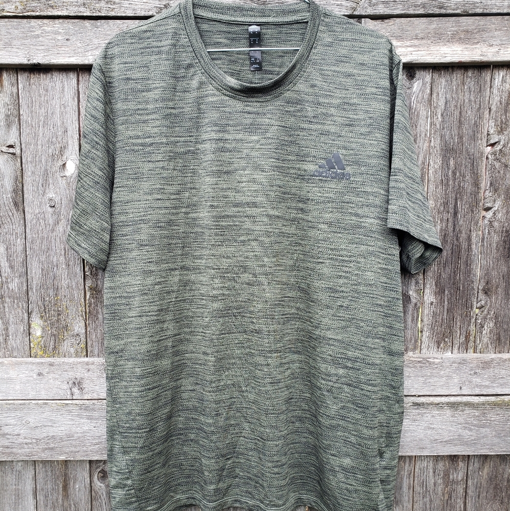 Men's Adidas Athletic short sleeve dri fit graphic tee sz XL in great condition
